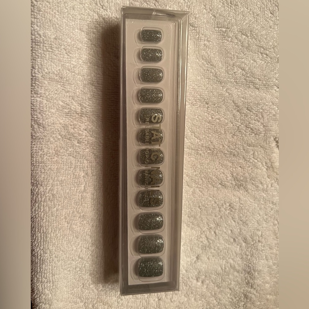 Static nails, crushed diamonds square